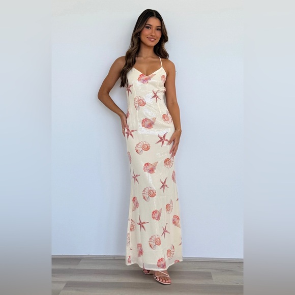 Runaway the Label Niyah Maxi Dress - Sand Seashell - Picture 3 of 12